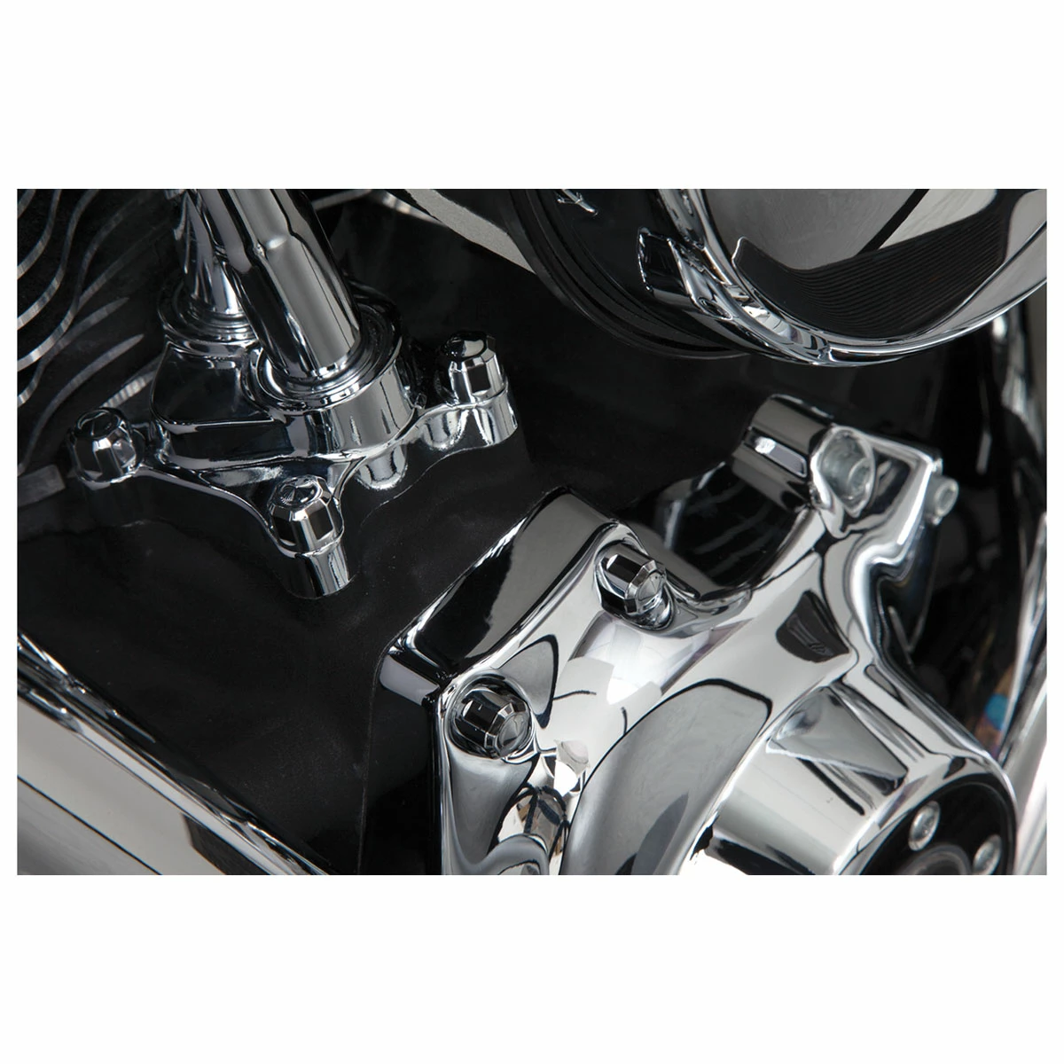 Ciro Chrome/Black Diamond Cut, Low Crown Bolt Cap Engine Kit - Image 2