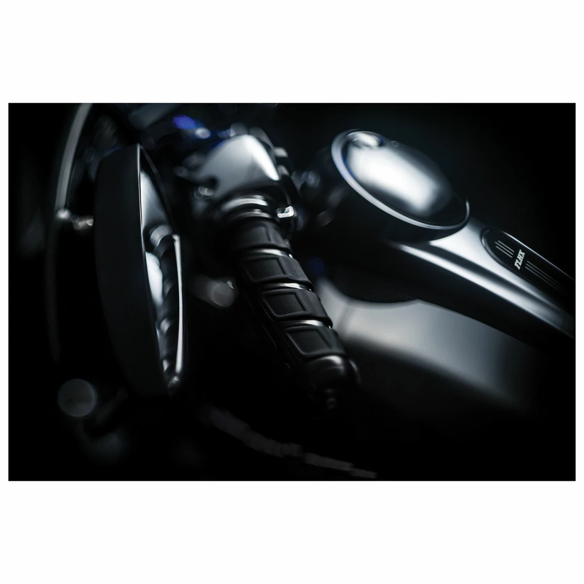 Kuryakyn Black Kinetic Grips - Image 4