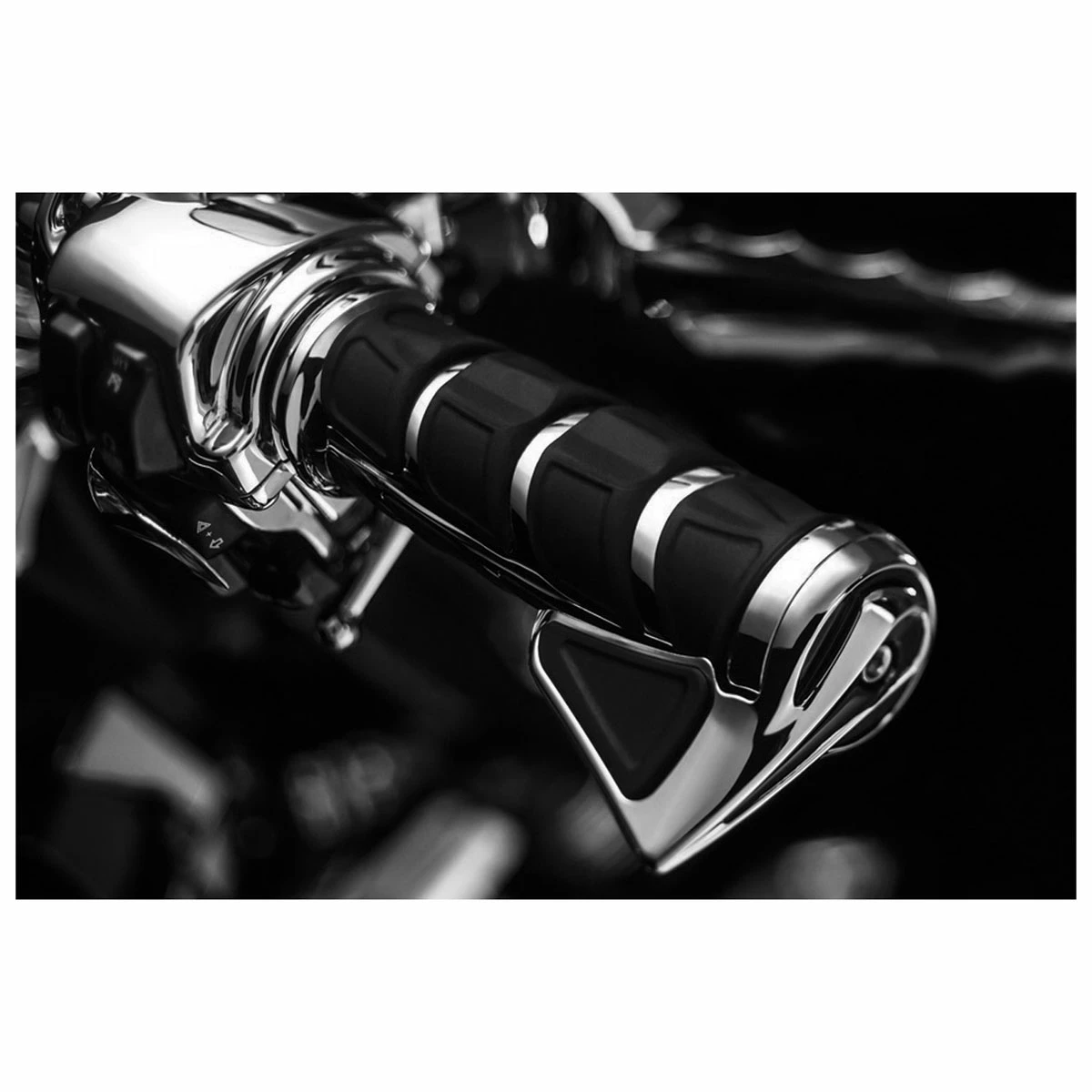 Kuryakyn Chrome Kinetic Throttle Boss - Image 2